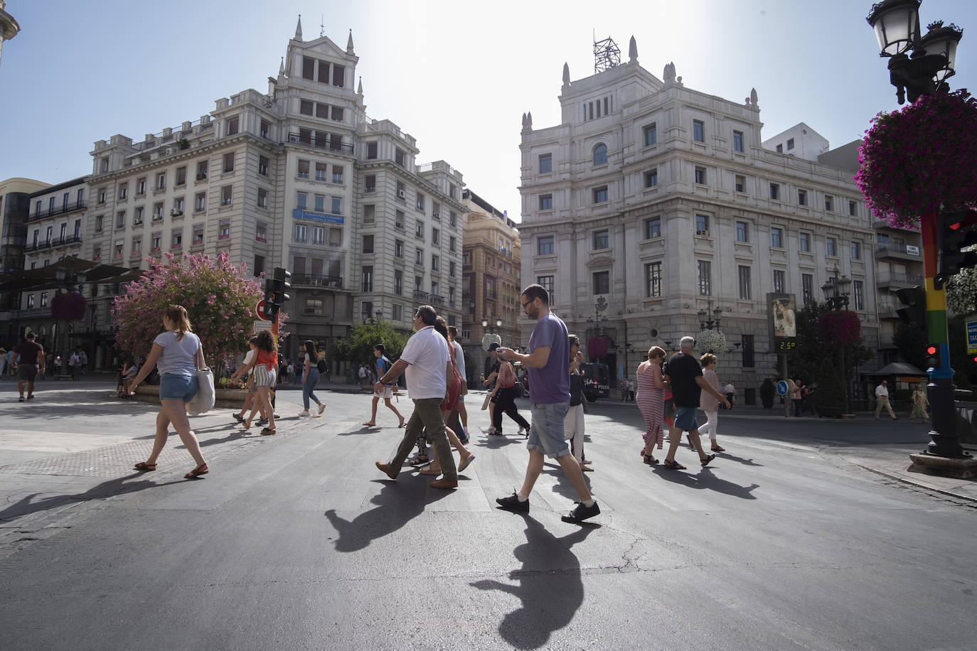 En este cruce de Recogidas, en Puerta Real, la pintura está desapareciendo completamente.
