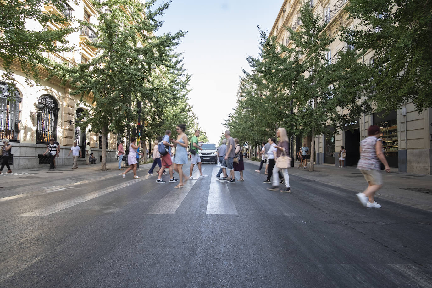 En este cruce en Gran Vía, la pintura presenta falta de mantenimiento.