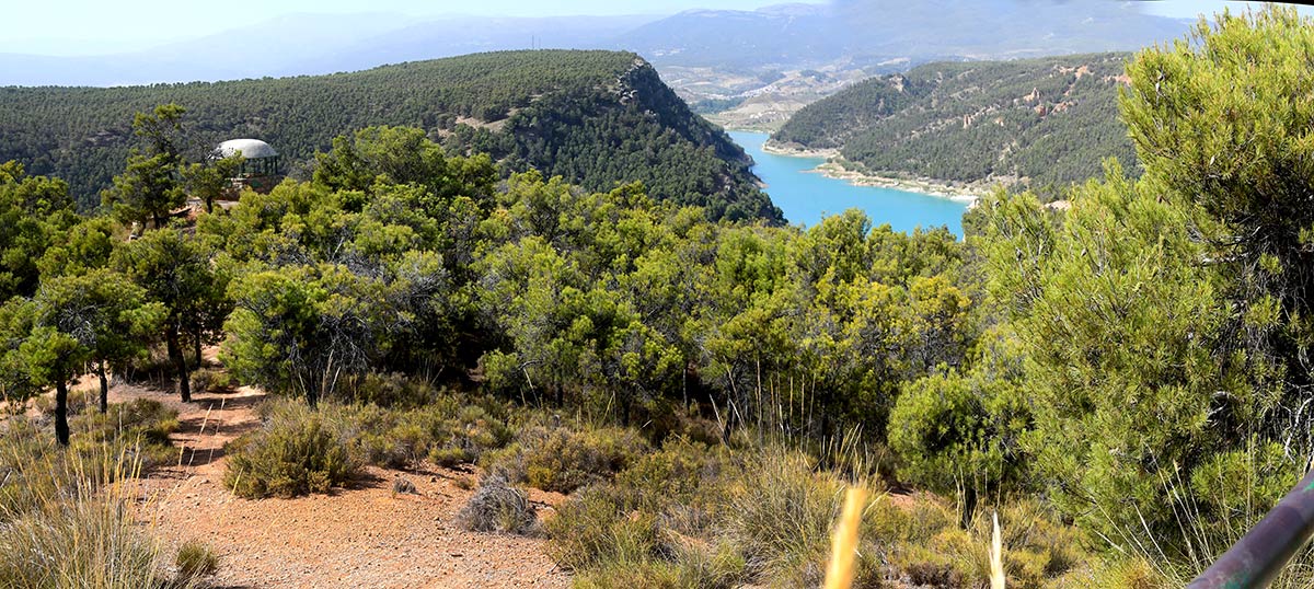 El río Fardes se embalsa en la presa del Peñón de los Gitanos para regar los 'badlands' de la Hoya de Guadix y el Altiplano