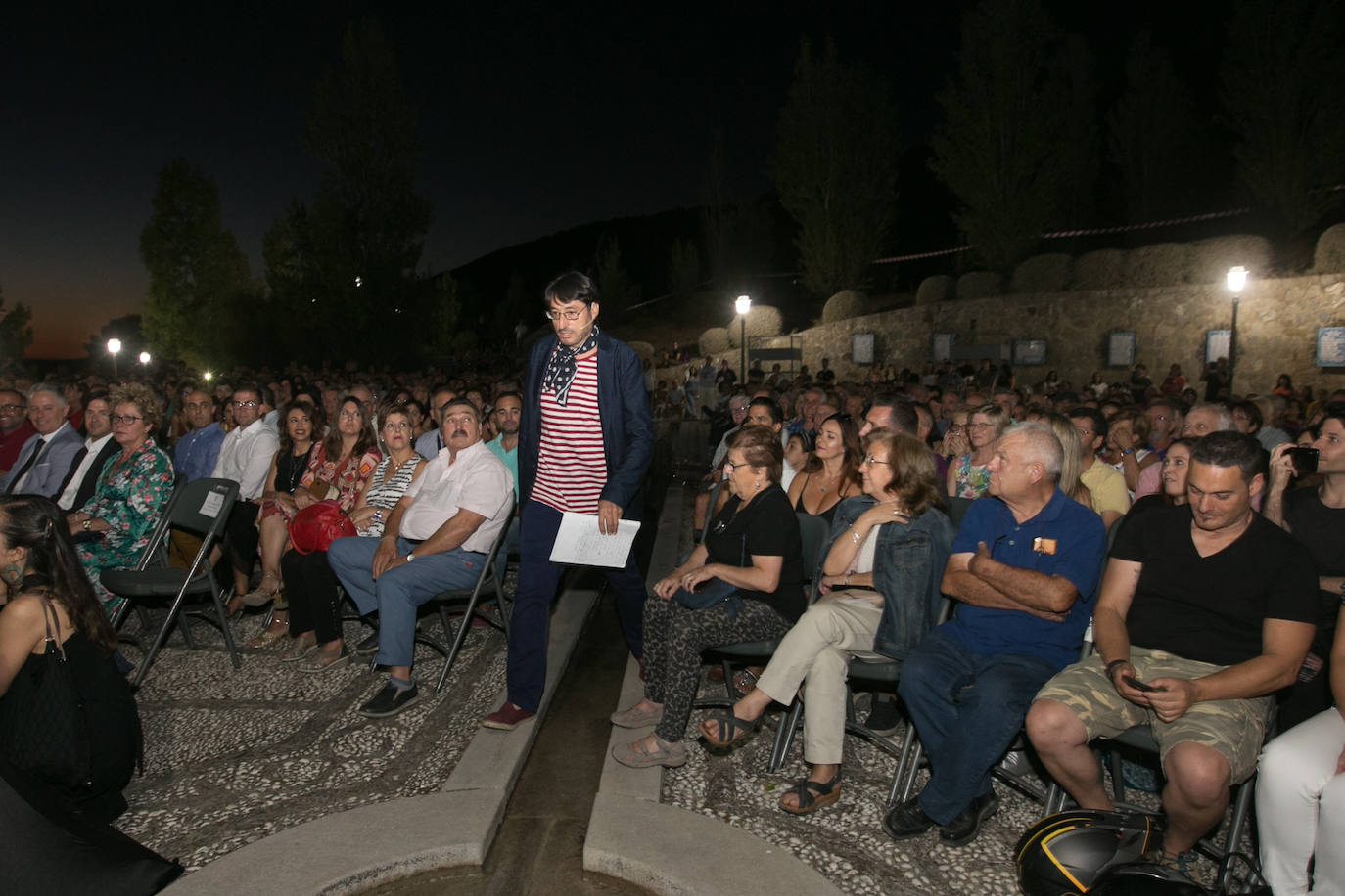 El actor Carmelo Gomez junto al nieto y la bisnieta de Agustín, el carpintero de El Fargue fusilado en la Guerra Civil, pusieron voz en el 83 aniversario de la muerte de García Lorca.