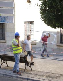 Imagen secundaria 2 - Los andamios comienzan a instalarse en San Juan de Dios