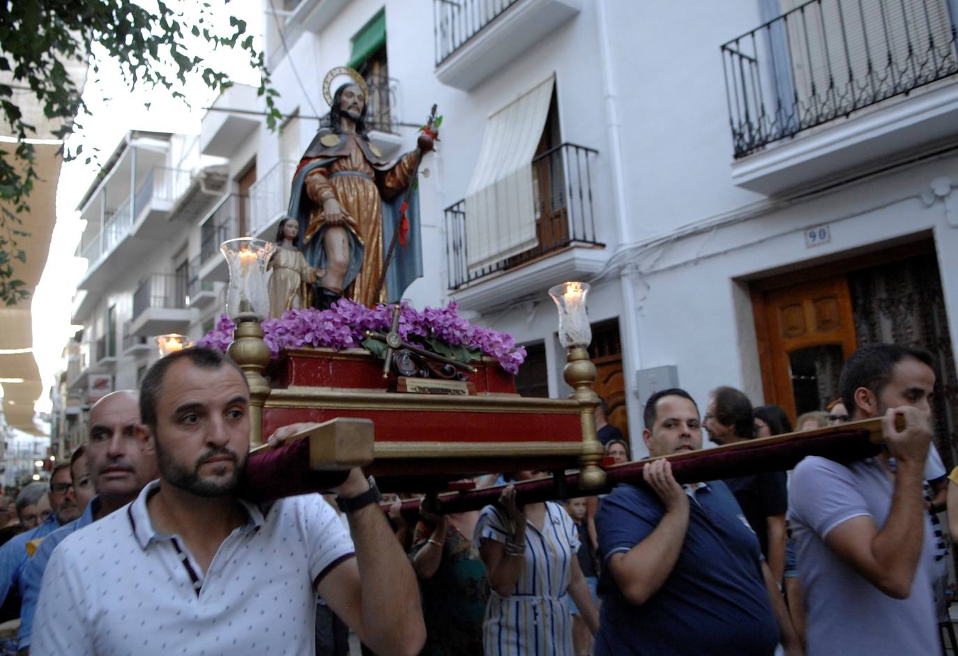 En la localidad ha procesionado por primera vez la imagen de San Roque