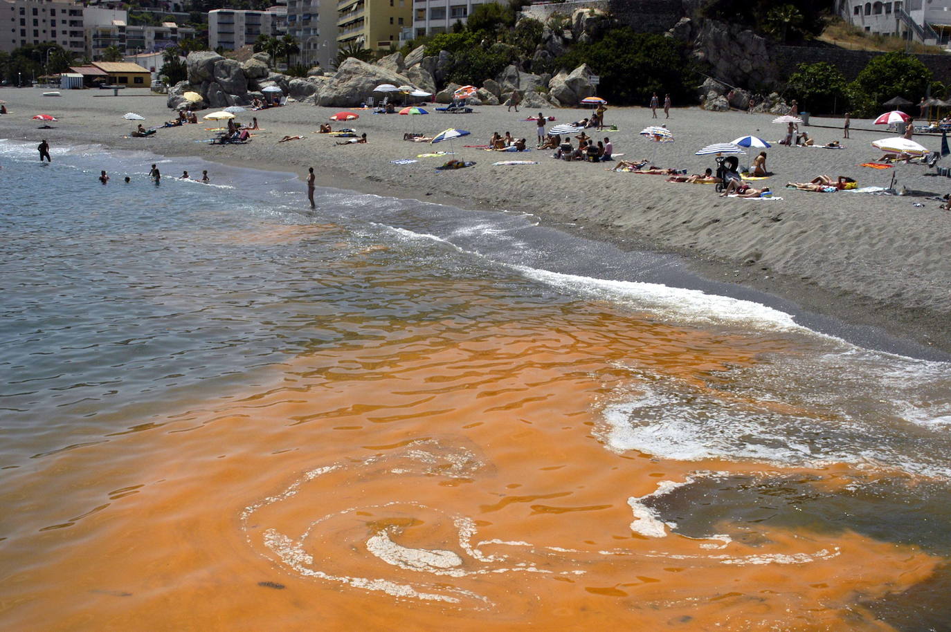 Mancha en la playa de Almuñécar en 2005