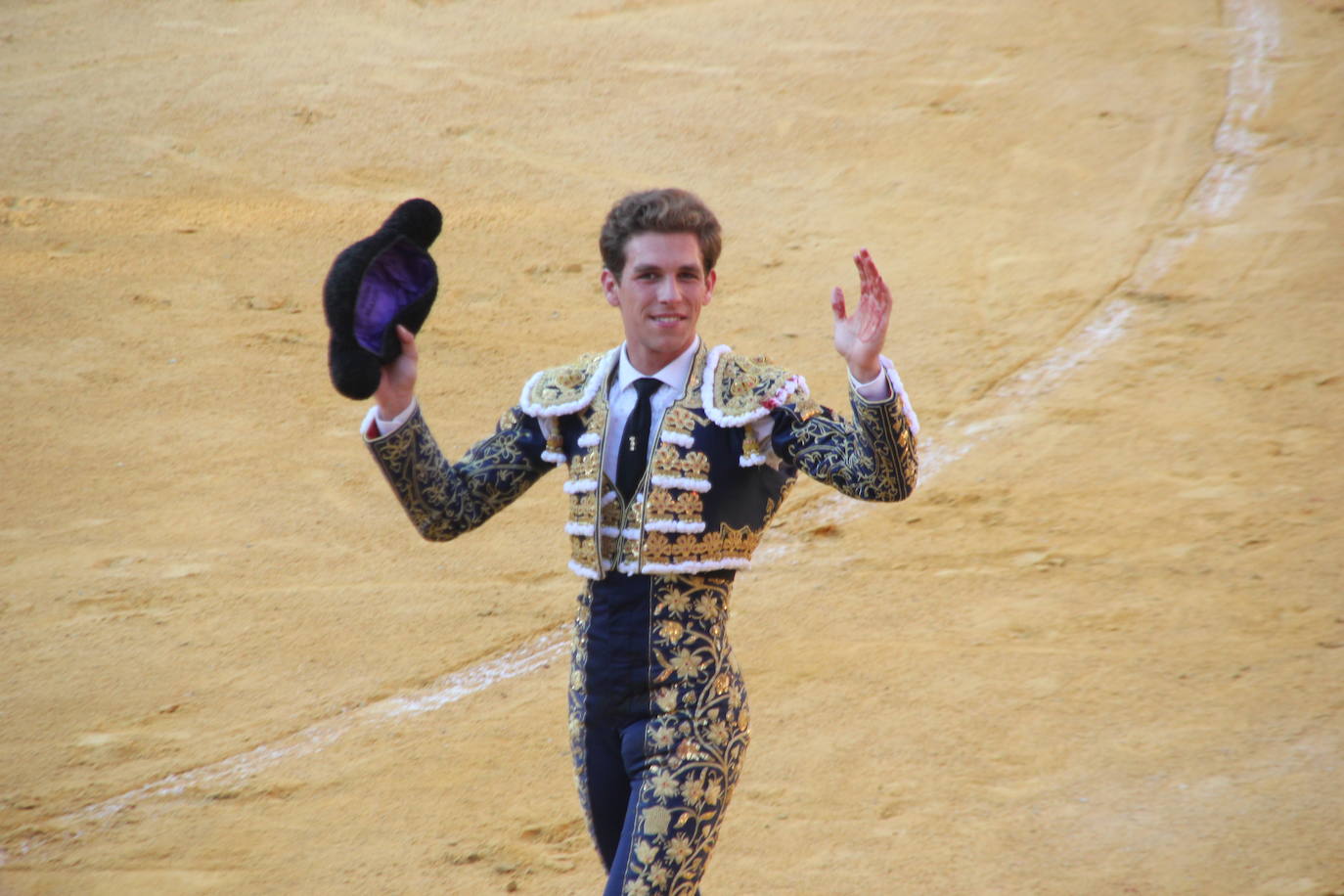 Fotos: La tarde de toros del lunes de Feria en Almería, foto a foto