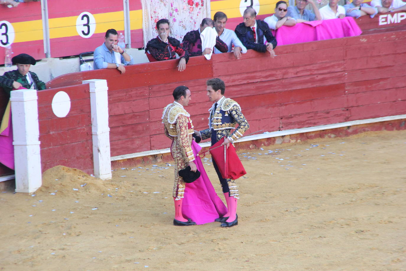 Fotos: La tarde de toros del lunes de Feria en Almería, foto a foto