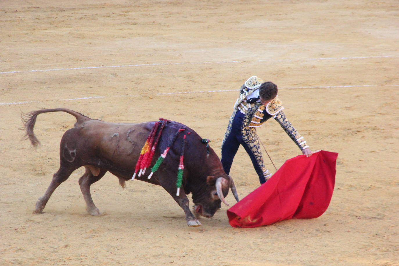 Fotos: La tarde de toros del lunes de Feria en Almería, foto a foto