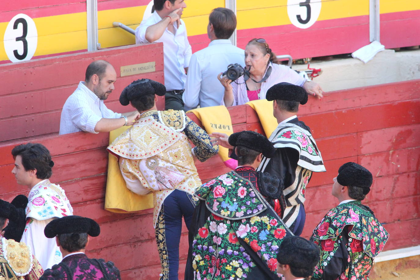 Fotos: La tarde de toros del lunes de Feria en Almería, foto a foto