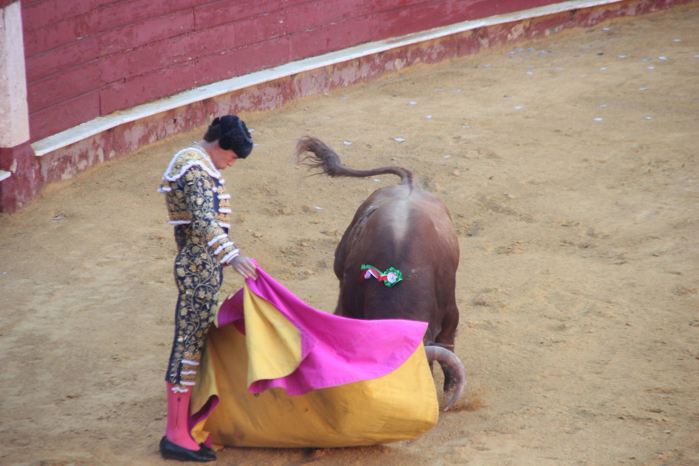 Fotos: La tarde de toros del lunes de Feria en Almería, foto a foto