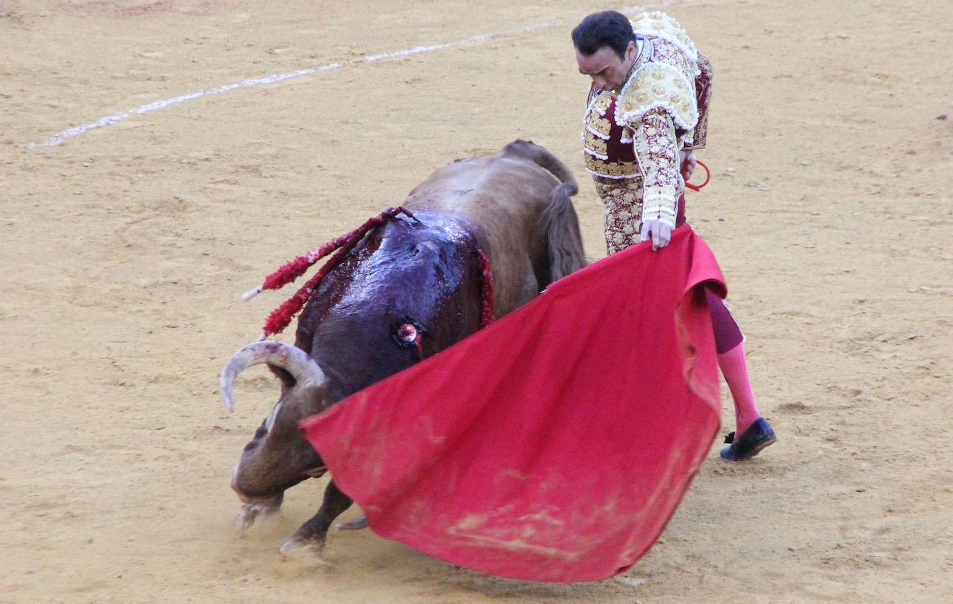 Fotos: La tarde de toros del lunes de Feria en Almería, foto a foto