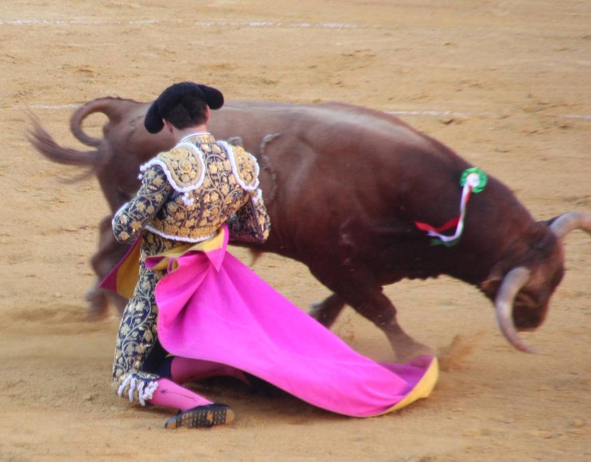 Fotos: La tarde de toros del lunes de Feria en Almería, foto a foto