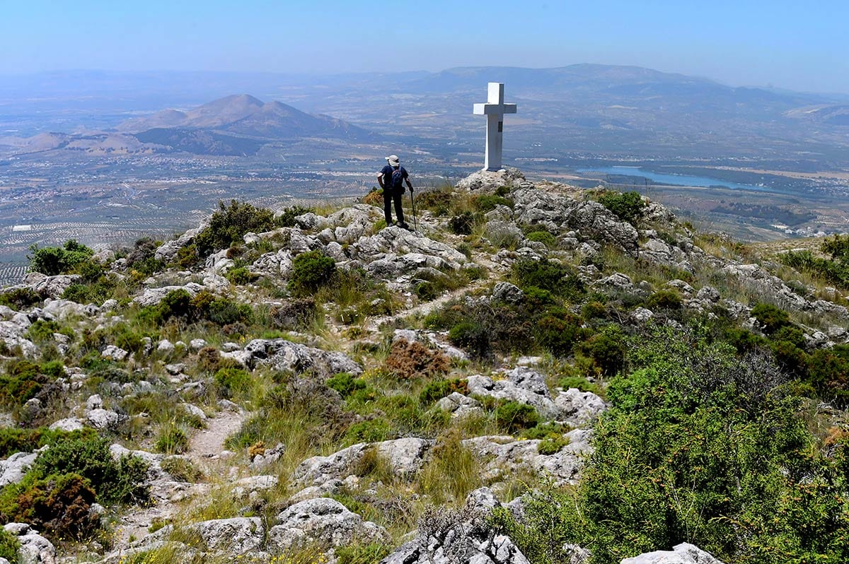 Desde el cerro de la Cruz de Alfacar se divisa el paso hacia la depresión de Granada 