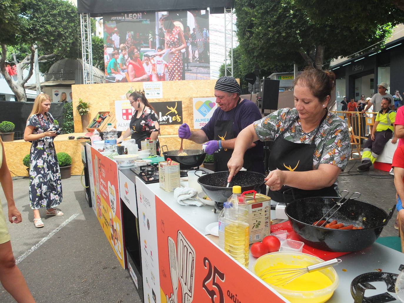 Migas de pan y pavías de Almería llenan el Paseo de la gastronomía