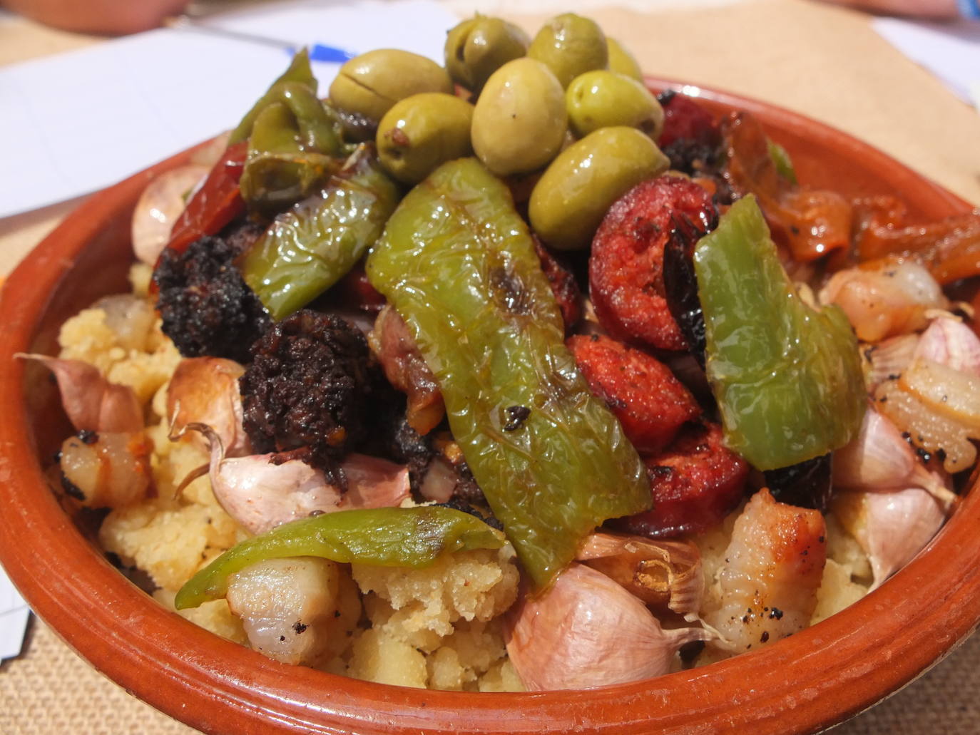 Migas de pan y pavías de Almería llenan el Paseo de la gastronomía