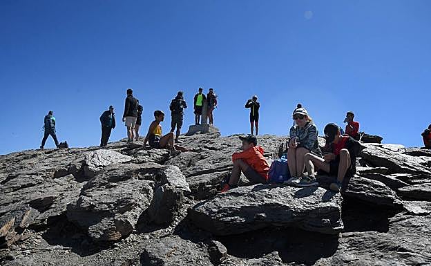 Imagen principal - En la cima y sus accesos 