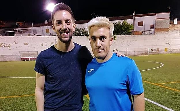 David Broncano con Víctor, jugador senior y segundo entrenador de Infantil. 