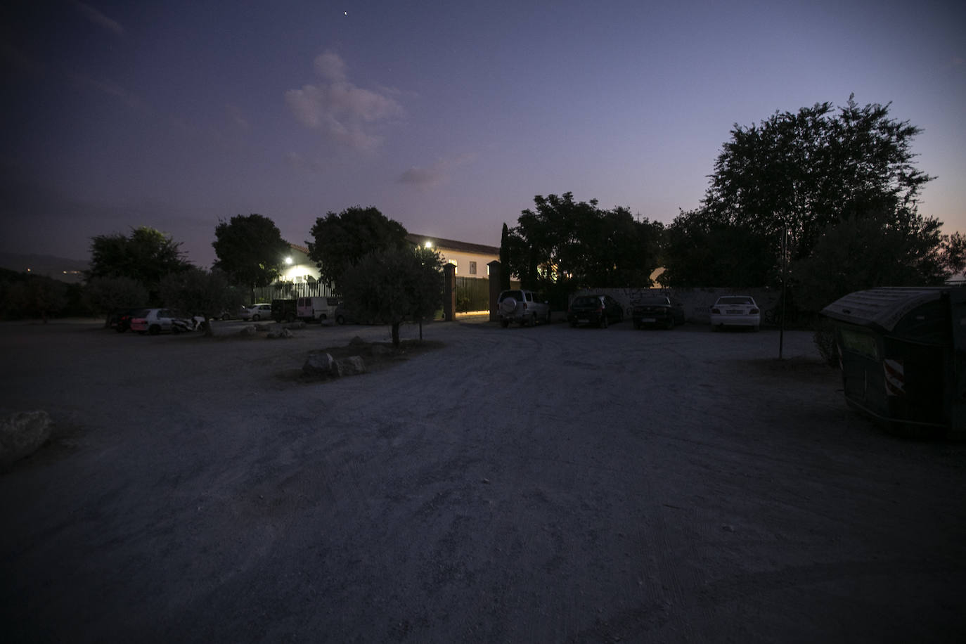 Las calles son territorio de turistas y de los que se aprovechan de ellos, sobre todo cuando cae la noche