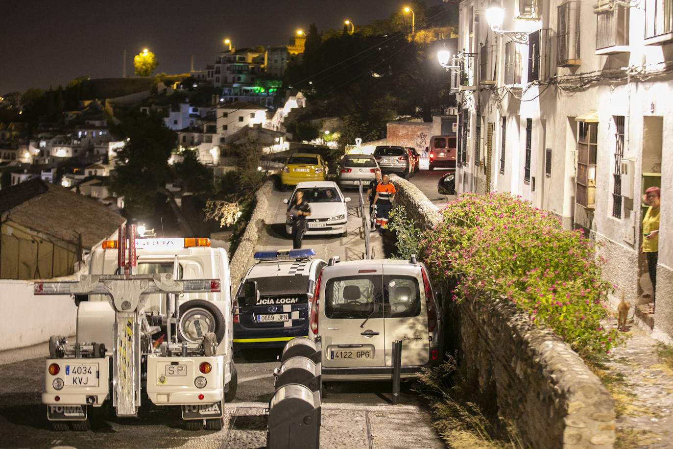 Las calles son territorio de turistas y de los que se aprovechan de ellos, sobre todo cuando cae la noche