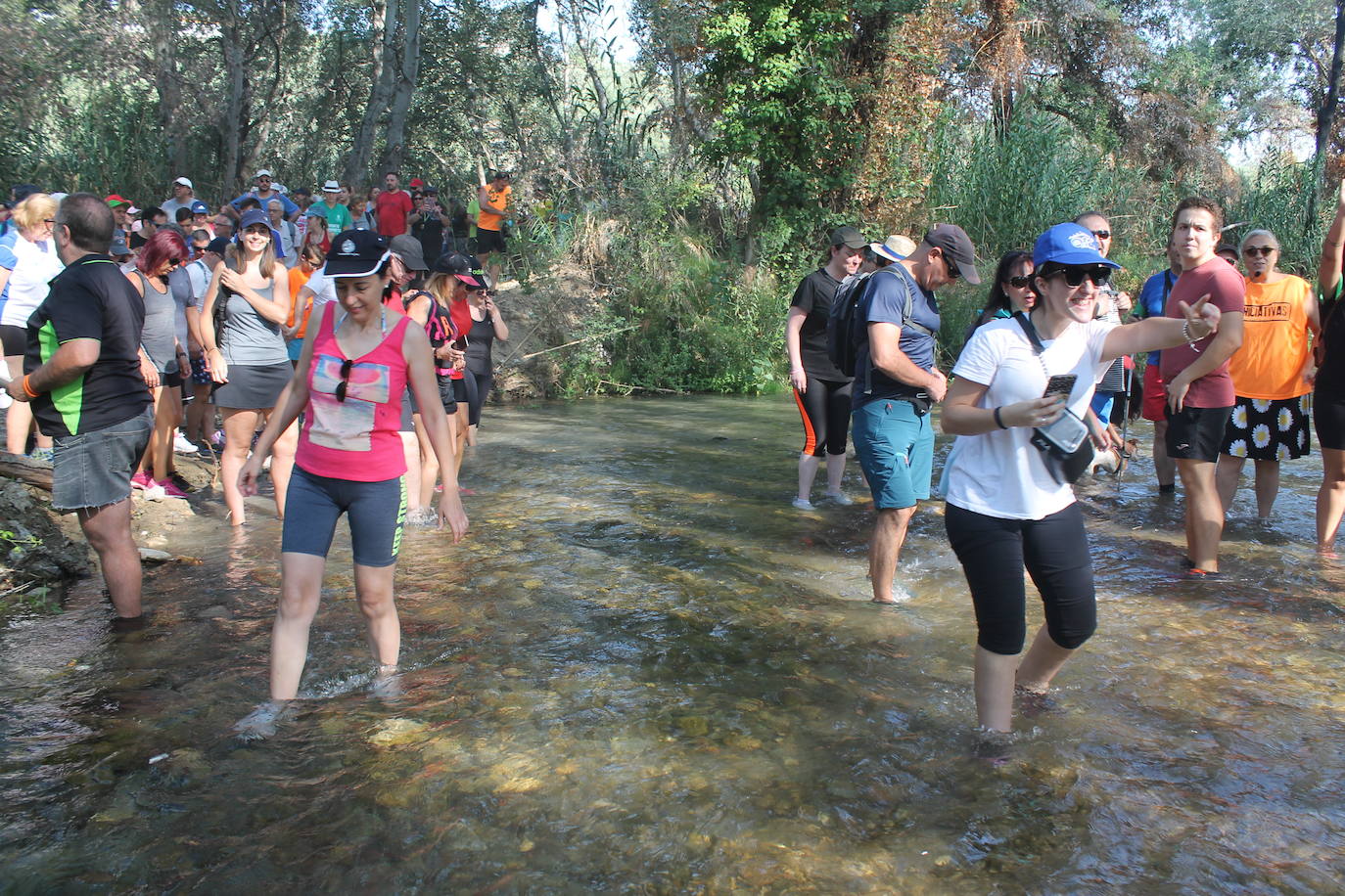 Unas 400 personas acuden al paseo reivindicativo por Los Cañones y reclaman «consenso político» al Ayuntamiento que ejecute de una vez el proyecto anunciado desde 2015