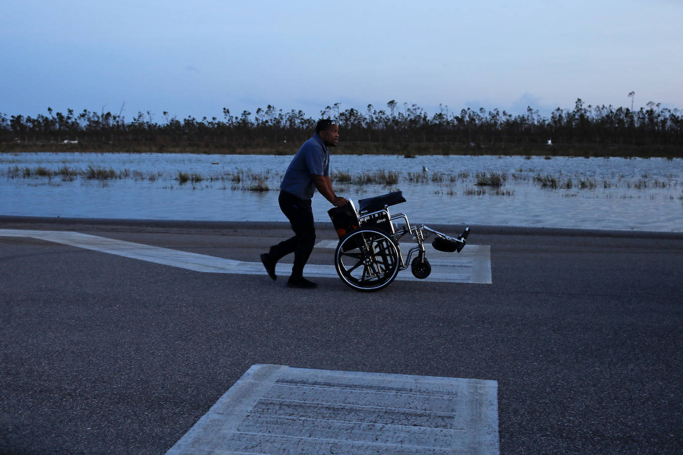 Fotos: Huracán Dorian deja al menos 20 muertos, desvasta Bahamas y hay 70.000 personas necesitan ayuda inmediata