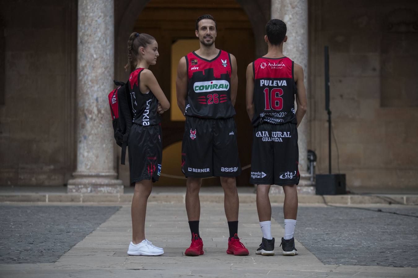 Los discípulos de Pablo Pin lucirán este año una nueva piel con la que pierde un poco de sentido que se les denomine rojinegros, como ha venido ocurriendo en las últimas campañas, para transformarse ahora en negrirrojos