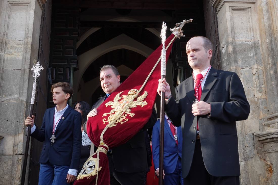 Así ha sido el recorrido de la Virgen de la Aurora por las calles de Granada