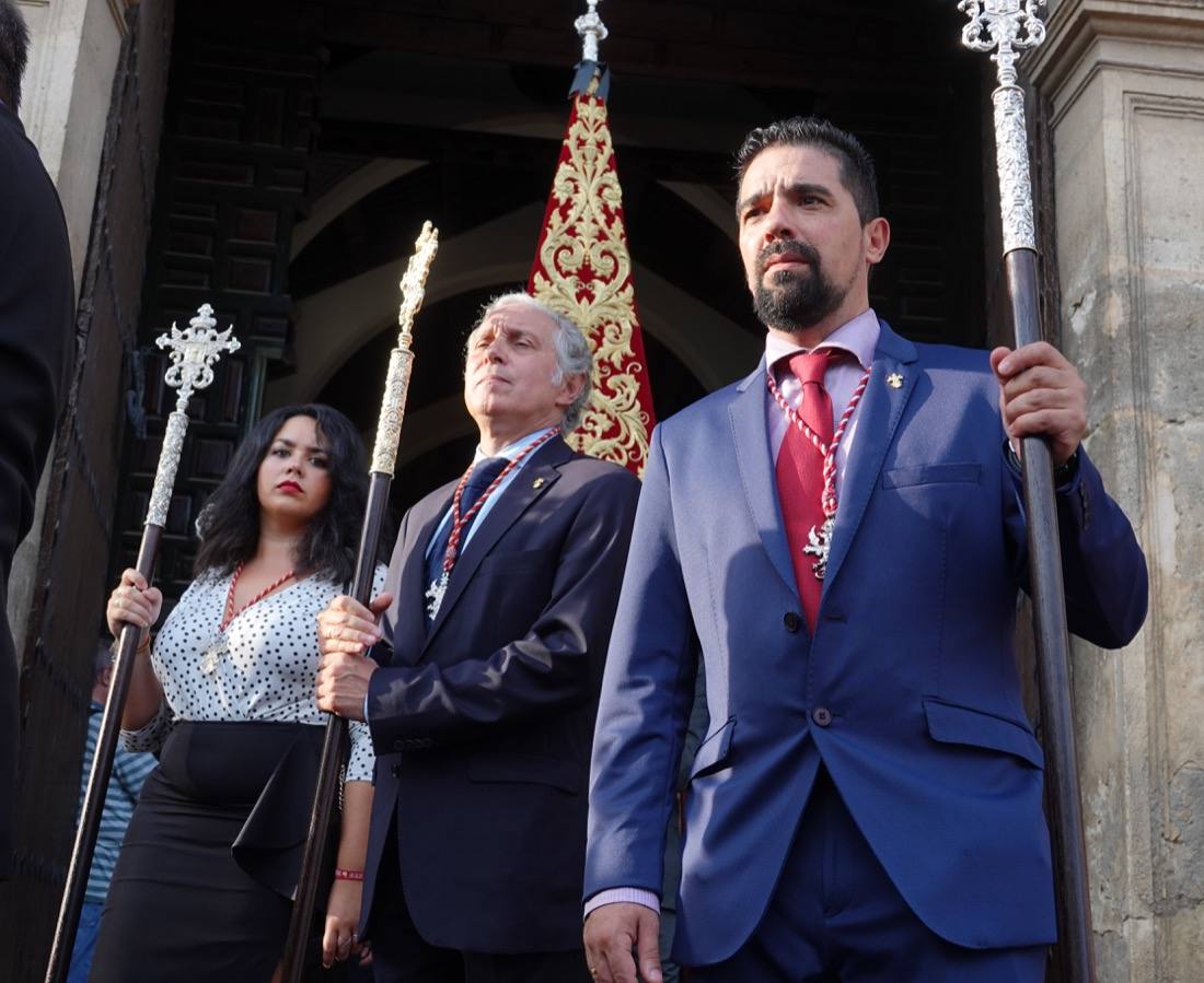 Así ha sido el recorrido de la Virgen de la Aurora por las calles de Granada