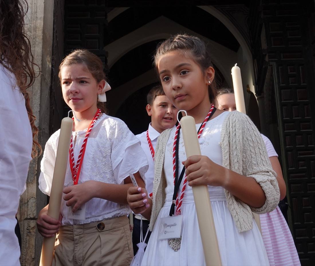 Así ha sido el recorrido de la Virgen de la Aurora por las calles de Granada