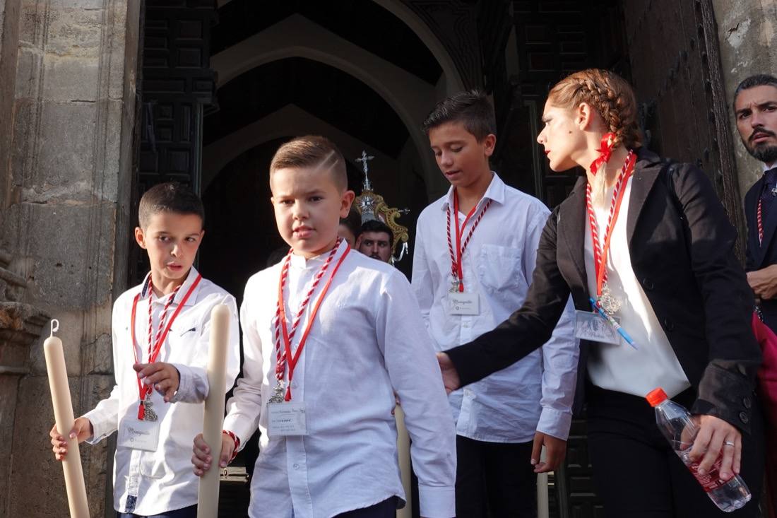 Así ha sido el recorrido de la Virgen de la Aurora por las calles de Granada
