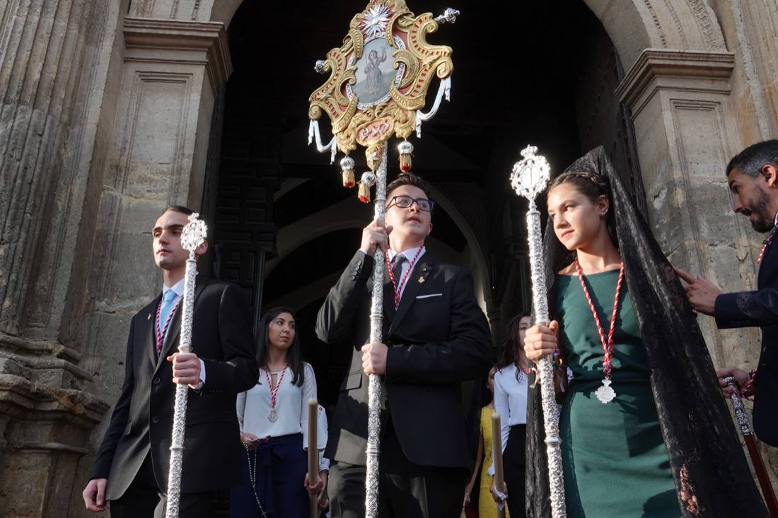 Así ha sido el recorrido de la Virgen de la Aurora por las calles de Granada