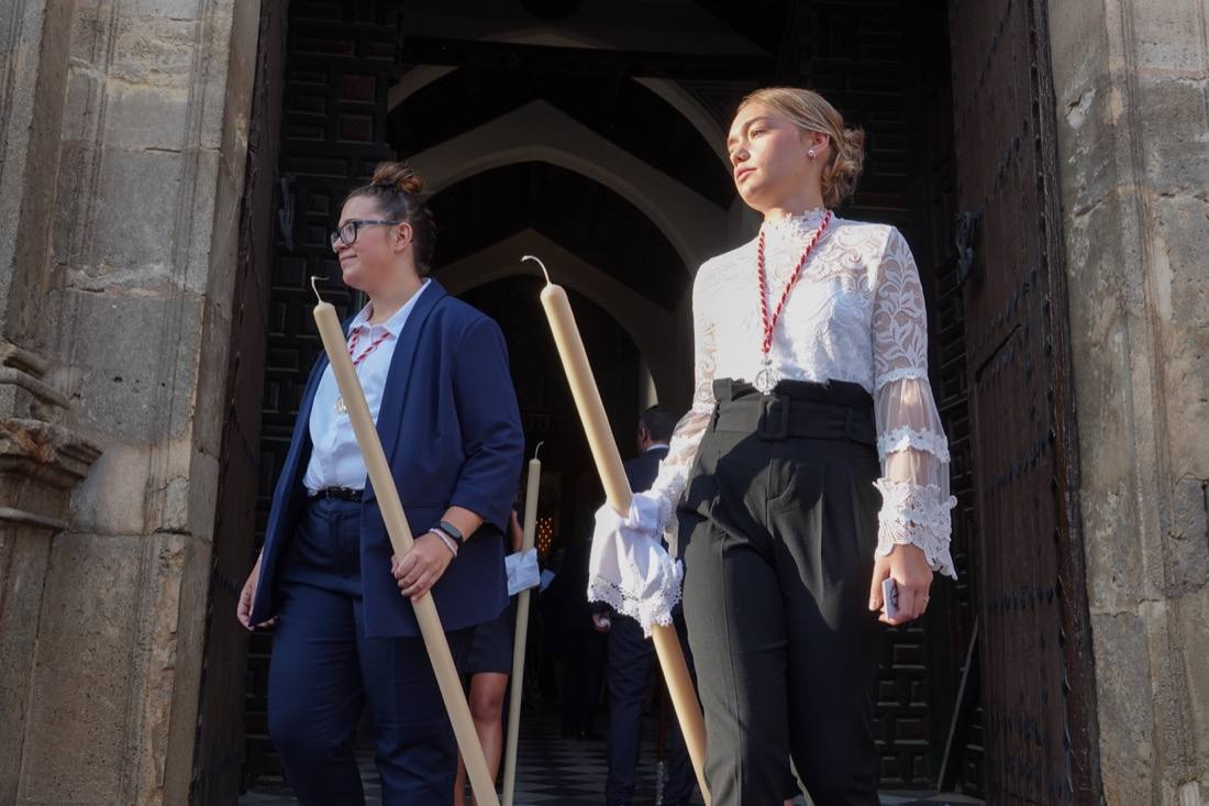 Así ha sido el recorrido de la Virgen de la Aurora por las calles de Granada