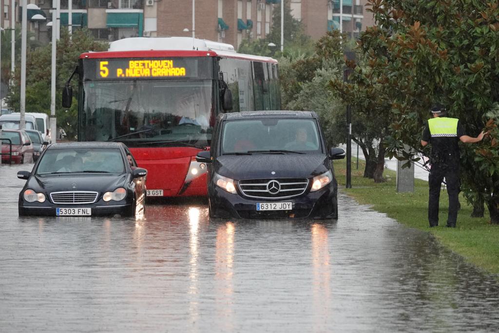 Fotos: Una gran tormenta inunda Granada y deja más de 150 incidencias