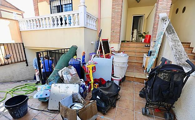 Imagen principal - Tormenta e inundaciones en Granada | Los vecinos de Ogijares afectados por la tormenta de ayer: «Las calles eran un caos»