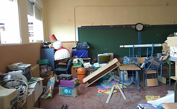 Imagen principal - El colegio San Francisco de Cájar, de obras pocos días antes del inicio del curso escolar.