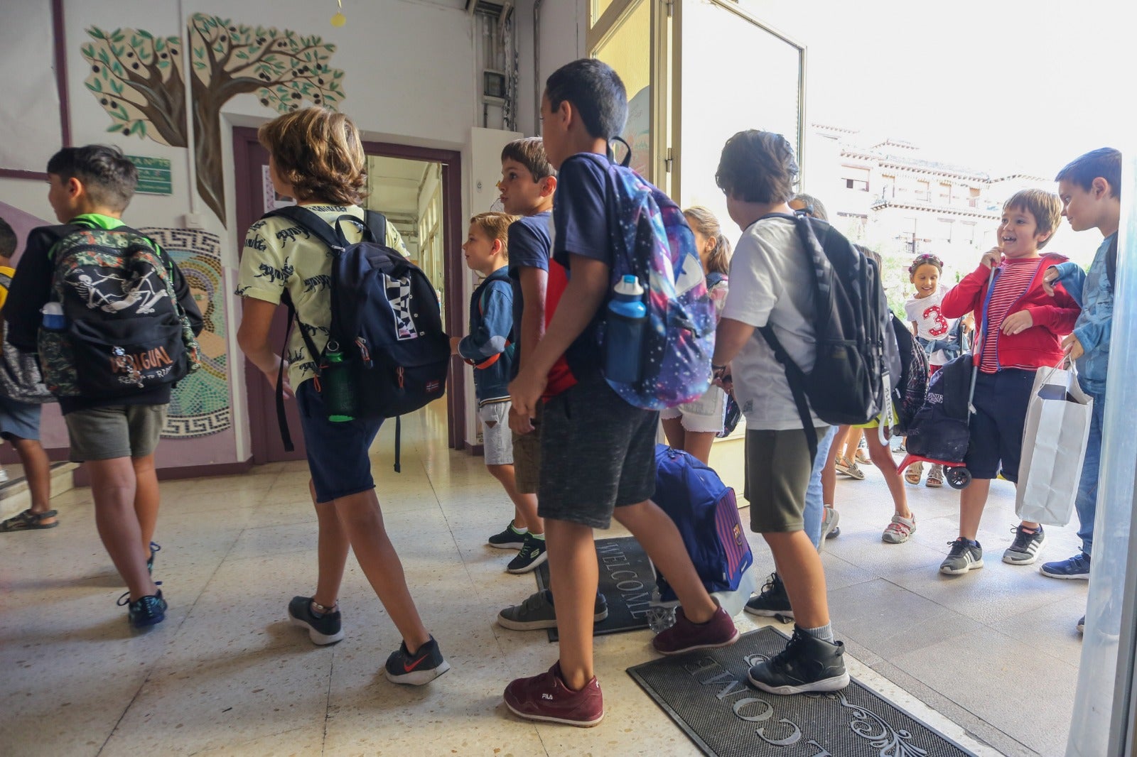 Miles de pequeños de la capital y la provincia han regresado este martes a las aulas para el curso académico 2019/2020 