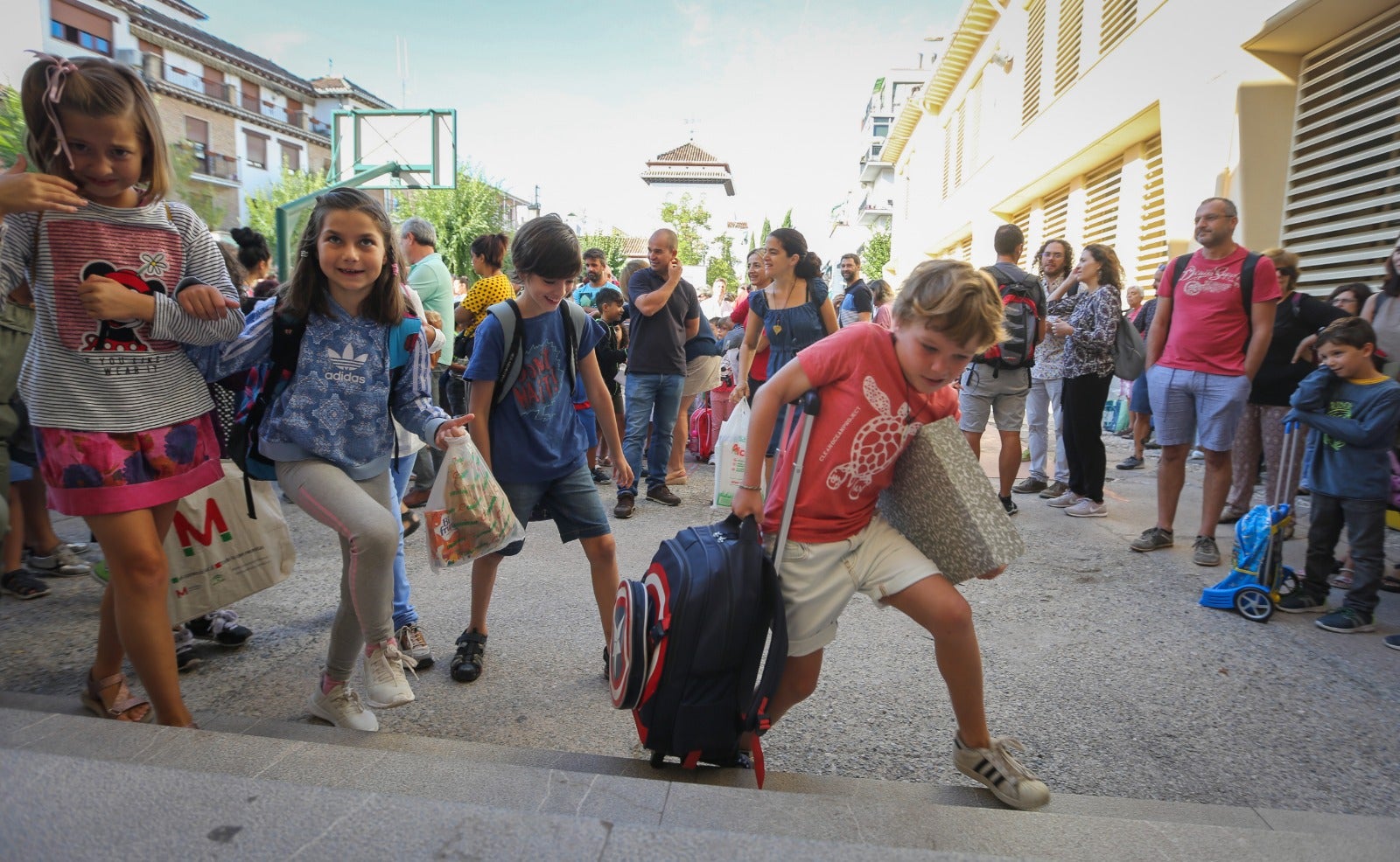 Miles de pequeños de la capital y la provincia han regresado este martes a las aulas para el curso académico 2019/2020 