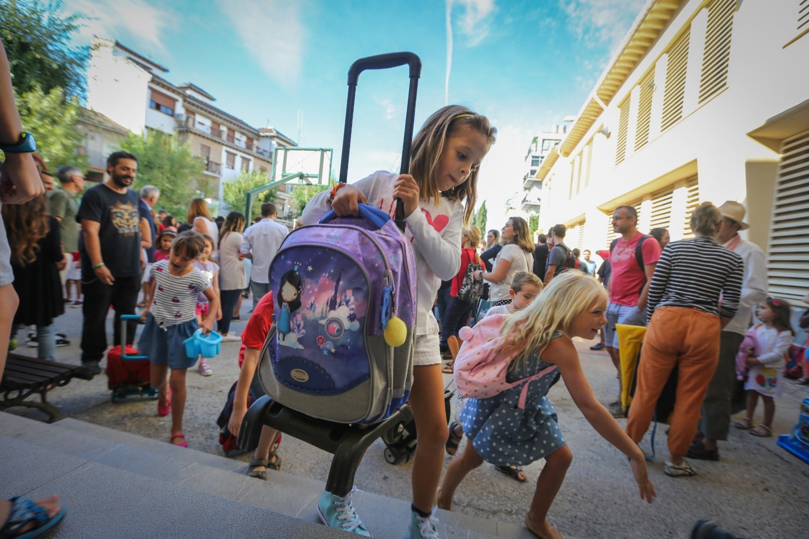 Miles de pequeños de la capital y la provincia han regresado este martes a las aulas para el curso académico 2019/2020 