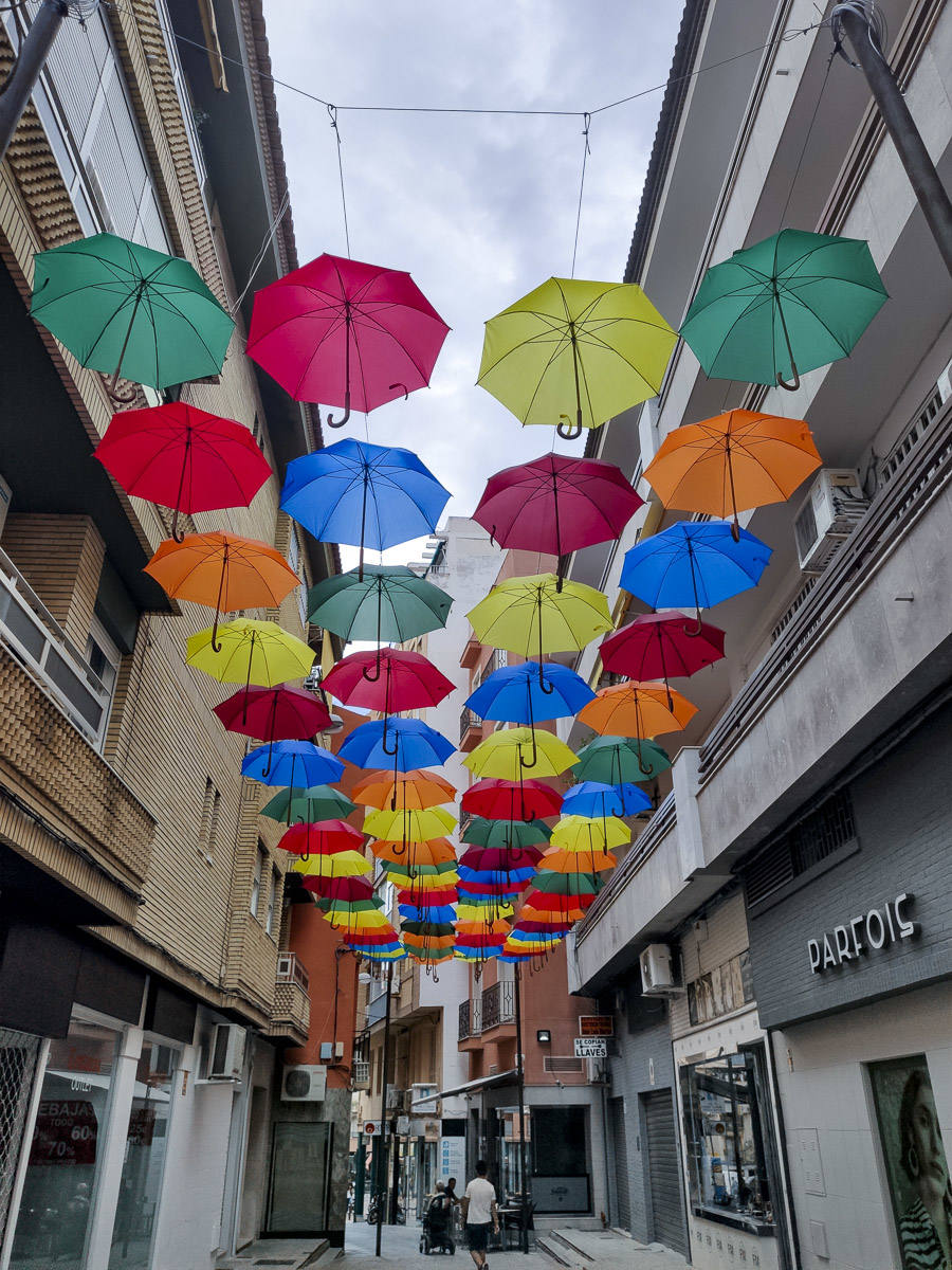 Motril, decorada con paraguas de colores