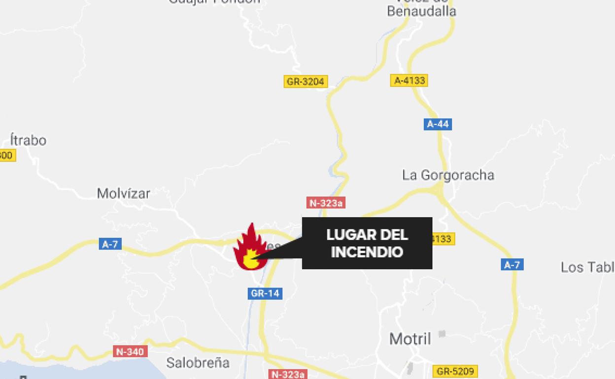 Fuego en Granada | Un hombre sufre un golpe de calor en incendio de corral de animales en Molvízar