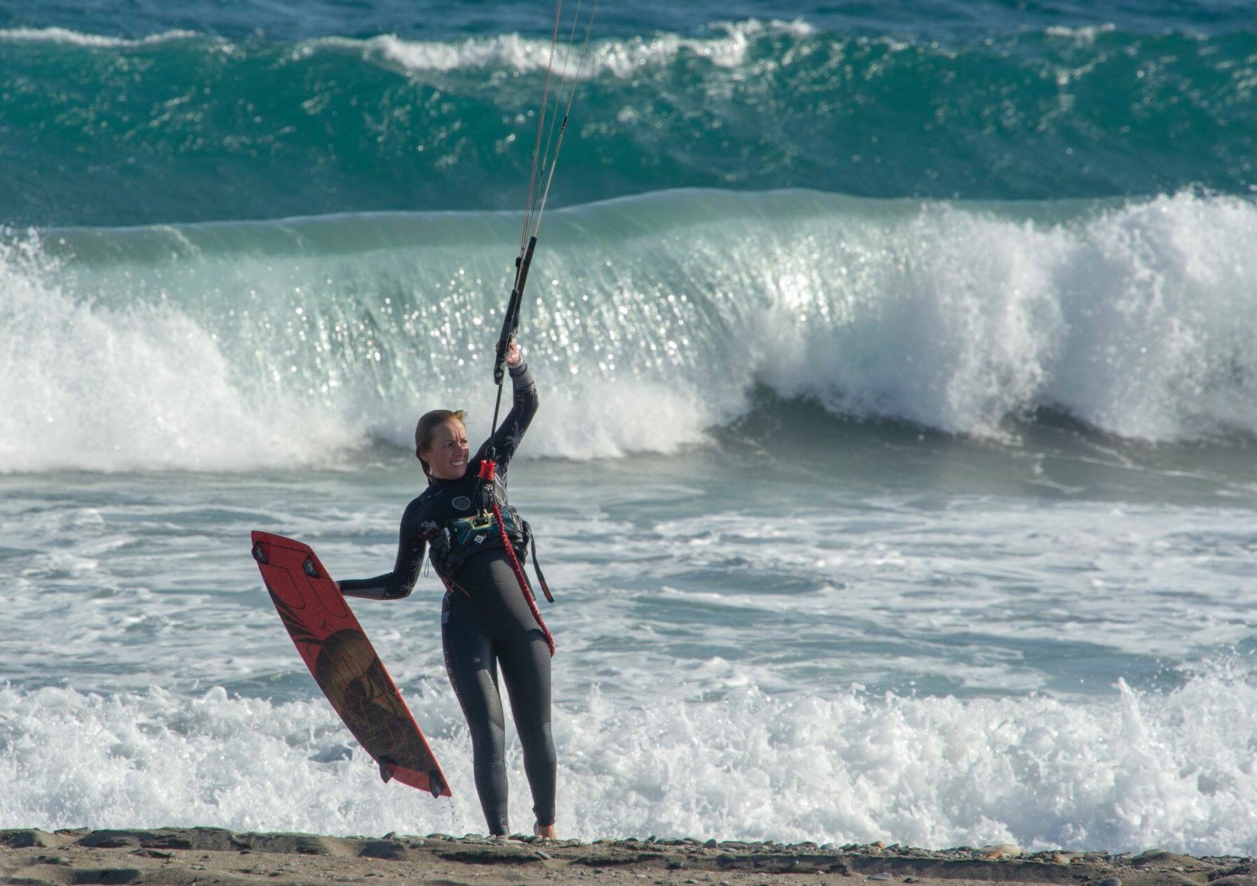 Ruth Mancilla probó el kitesurf intentando ser una inspiración para su hijo tras la muerte de su marido y al final consiguió hallar en él la paz que tanto estaba necesitando