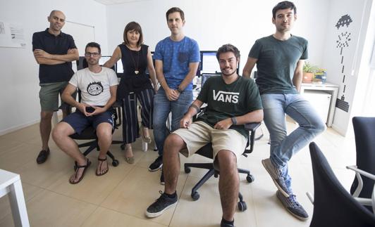 Parte del equipo de Everywear, en su oficina del CETIC