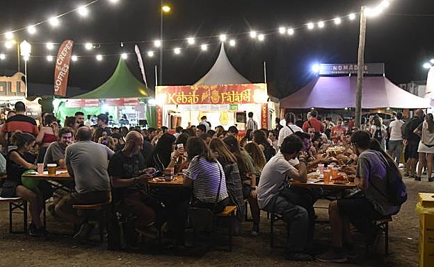 ¿Se puede acceder con comida al Granada Sound?