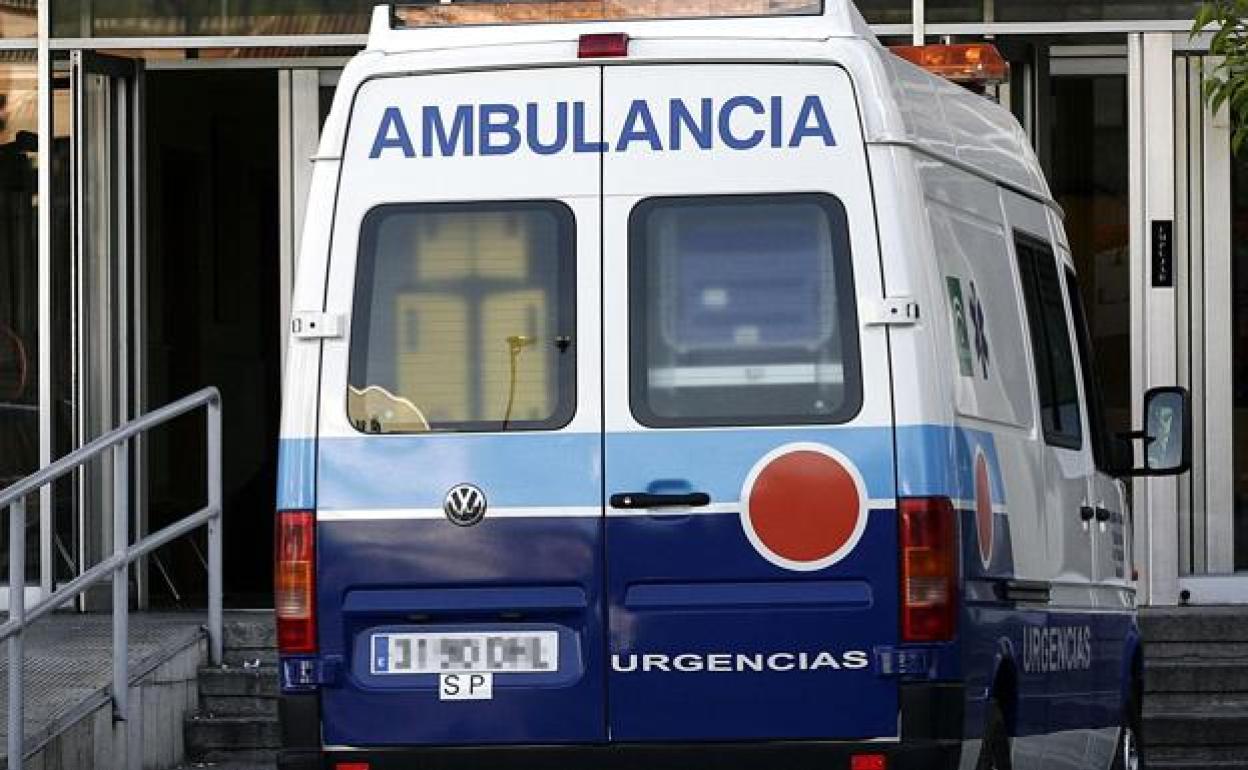 Suceso en Granada | En estado muy grave el trabajador que se precipitó desde un tejado a una nave en Dólar