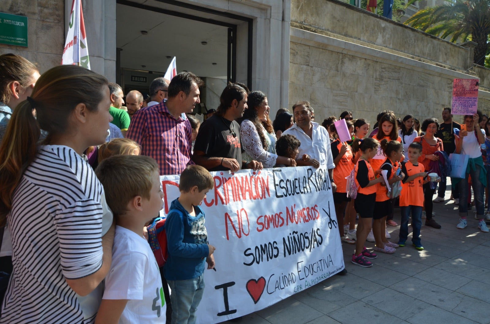 Los alumnos de Bérchules y Torvizcón han comenzado una huelga indefinida por la que no volverán a clase hasta que se solucione esta situación