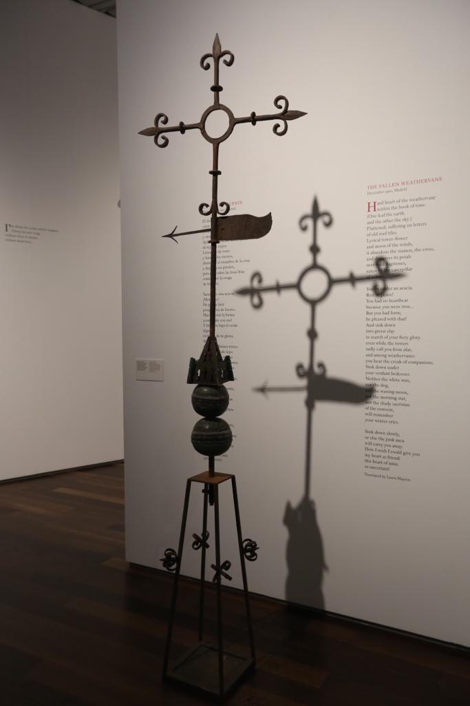 A través de una amplia muestra del archivo personal recién incorporado al Centro, la muestra se asoma a temas centrales de la vida y obra del poeta: el amor, el deseo y el sexo