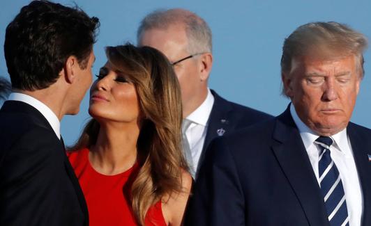 Melania Trump saluda a Trudeau en el último G-7.