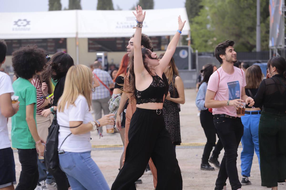 El festival con el que 'acaba el verano' reúne a miles de personas en el Cortijo del Conde de Granada 
