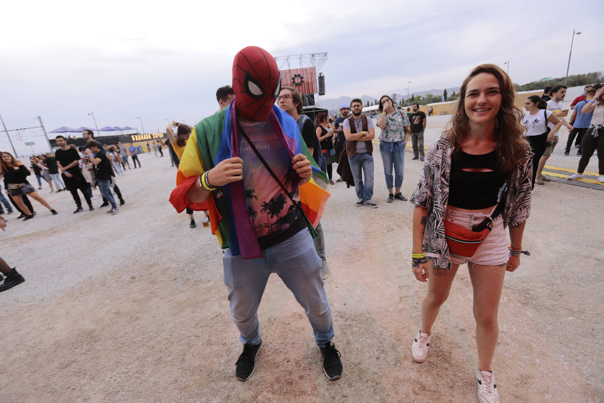 El festival con el que 'acaba el verano' reúne a miles de personas en el Cortijo del Conde de Granada 