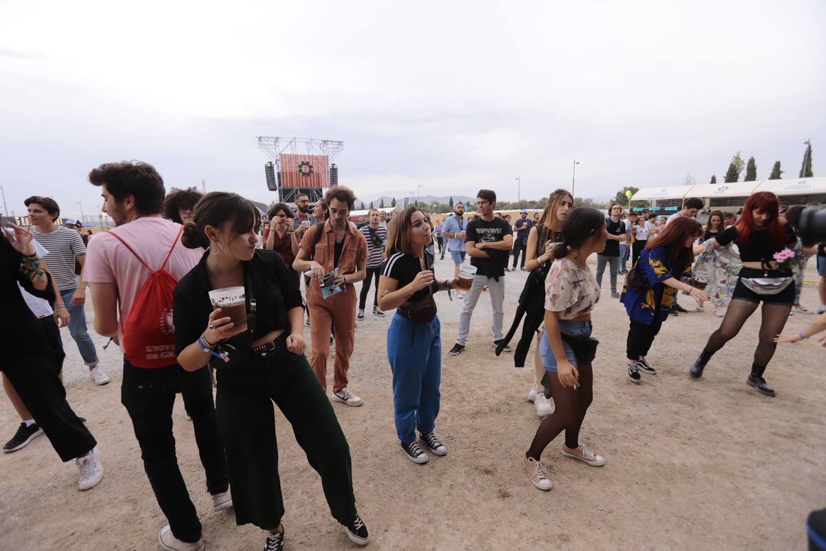 El festival con el que 'acaba el verano' reúne a miles de personas en el Cortijo del Conde de Granada 