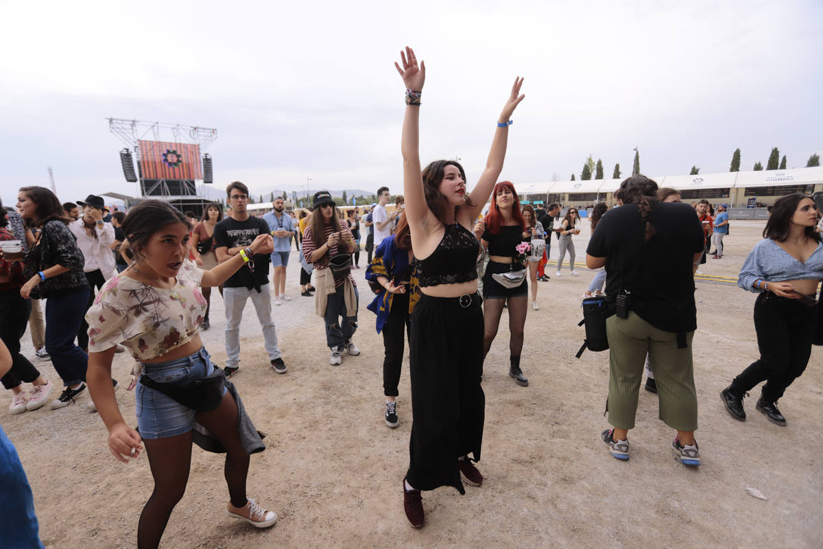 El festival con el que 'acaba el verano' reúne a miles de personas en el Cortijo del Conde de Granada 