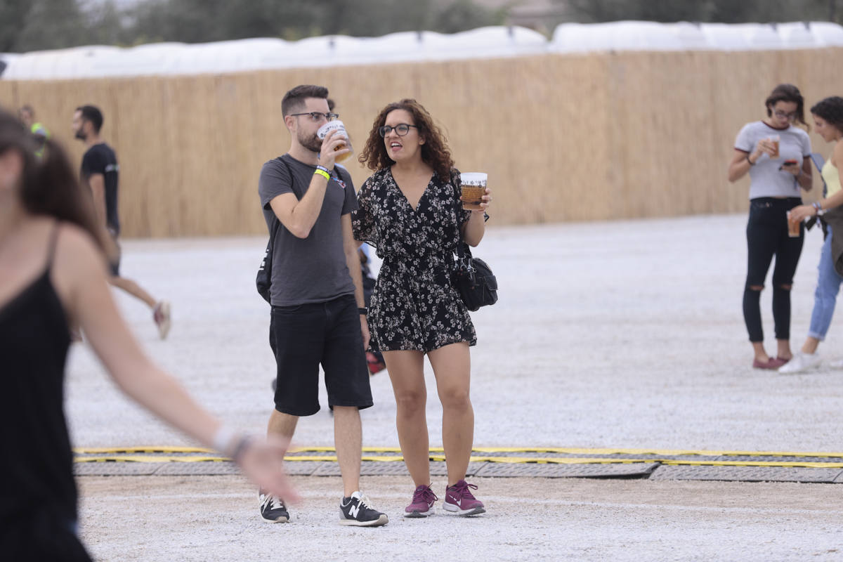 El festival con el que 'acaba el verano' reúne a miles de personas en el Cortijo del Conde de Granada 